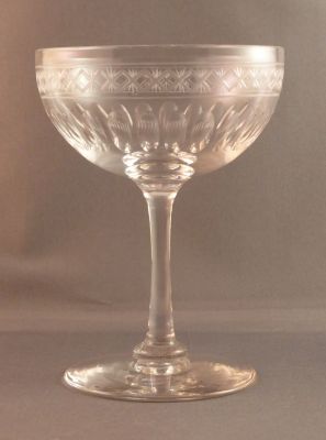 Champagne coupe, olive cut, cross border
Lead crystal
Keywords: blown;cut;sold