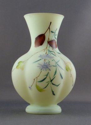 Bohemian enamelled vase, pale green satin
Loss of gilding. Melon body. Small
Keywords: czech;blown;enamelgilt;vase