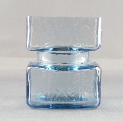 Riihimäen Lasi Pala mini vase/candle holder, pale blue
Helena Tynell. Finland. Different design on each side
Keywords: blown;vase;candle;sold