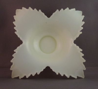 Harach? petal bowl
Uranium over white. Polished pontil mark and polished base
Keywords: blown;table
