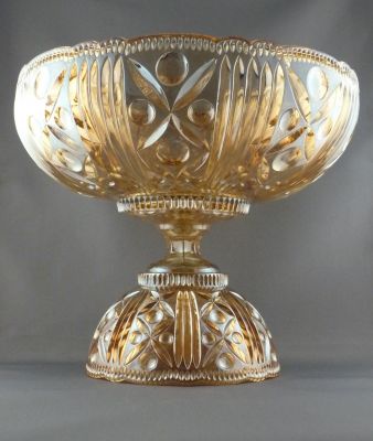 Rindskopf? petals and prisms centrepiece
Sugar bowl under large fruit bowl. Marigold
Keywords: pressed;czech;table;centrepiece;sold