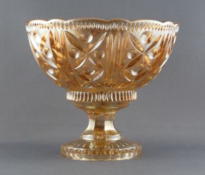 Rindskopf? petals and prisms sugar bowl
Cogged base to fit under large bowl. Marigold
Keywords: pressed;czech;table;centrepiece;sold