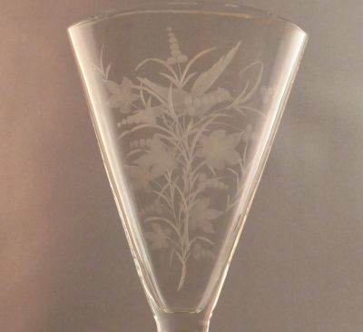 Engraved fan posy vase
Leaves and grasses on the back
Keywords: british;blown;vase;sold