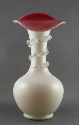 Opal glass Jack in the pulpit vase
Pink inner and rigaree snake
Keywords: blown;vase