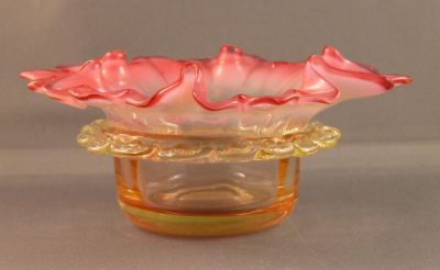 Pink, amber and opal preserve dish
Yellow uranium rigaree and body, pink lining. English
Keywords: british;blown;table