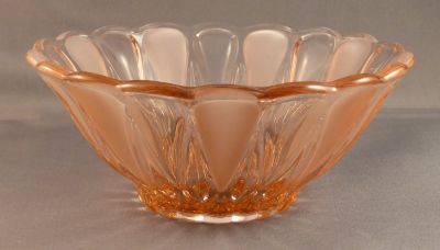 Pink fruit set
Small bowl side 5.25 x 1.75 in.  Czech? Birdbath base
Keywords: pressed;sold;czech;dessert