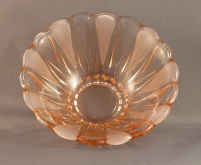 Pink fruit set
Small bowl side 5.25 x 1.75 in.  Czech? Birdbath base
Keywords: pressed;sold;czech;dessert