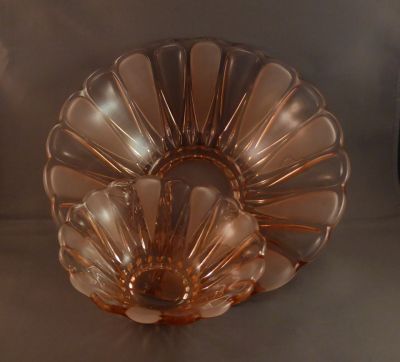 Pink fruit set
Czech? Birdbath base
Keywords: pressed;sold;czech;dessert