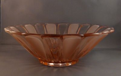 Pink fruit set
Large bowl side 9.5 x 3.255 in. Czech? Birdbath base
Keywords: pressed;sold;czech;dessert