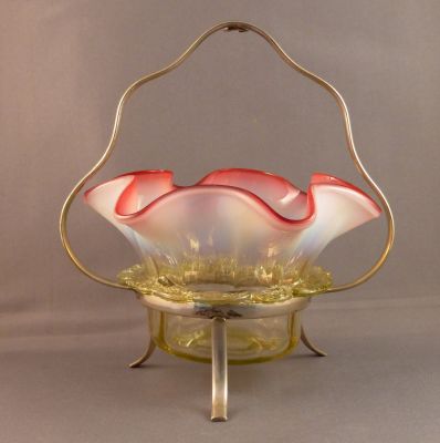 Opalescent pink rim preserve dish
With stand (bent)
Keywords: british;table;blown