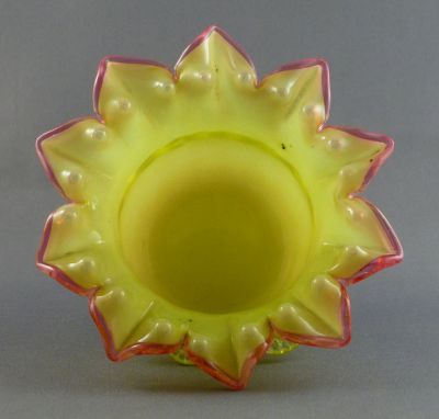 Pink rim preserve dish
Opal glass lined with yellow
Keywords: blown;table