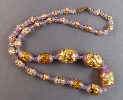Venetian foil beads in pink with uranium
Crystal spacers
Keywords: murano;uranium