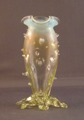 Thorn vase, bulbous
Keywords: blown;british;vase