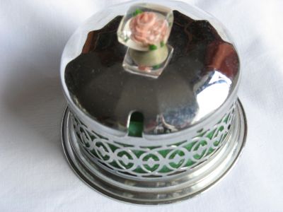 Jade glass preserve jar
Not uranium
Keywords: sold;table