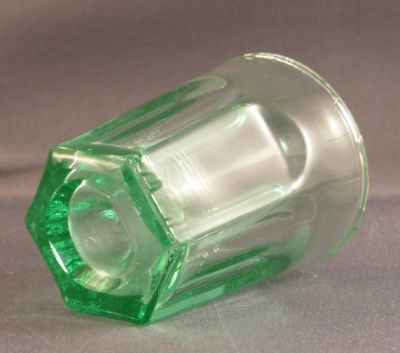 Pressed uranium shot glass
Base marked 020. Polished base rim
Keywords: barware;pressed