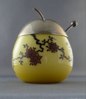 Walsh? Primrose preserve jar, apple
Enamelled in Japanese style
Keywords: blown;british;enamelgilt;table