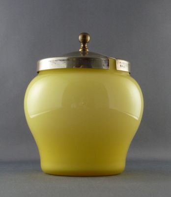 Walsh Walsh? Primrose preserve jar
Replacement lid?
Keywords: blown;british;table
