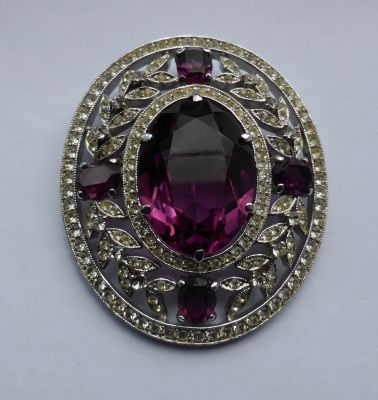 Faux amethyst and diamond brooch/pendant
Purple and clear glass stones
Keywords: sold