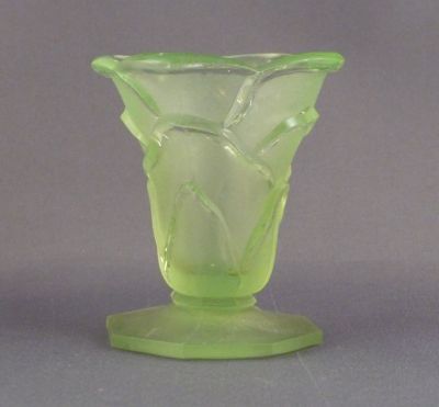 Reich 8791 posy vase, frosted
Poor quality frosting
Keywords: czech;pressed;vase