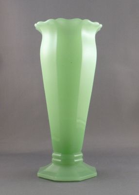 Reich Viktoria, jade 
Vase 4857. 20cm. Also made in cloud glass
Keywords: czech;pressed;vase