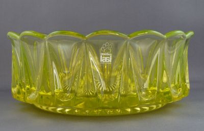 Riihimäen Lasi Kruunu (Crown) fruit bowl
Label used from 1969.
Keywords: scandi;pressed;table;mark