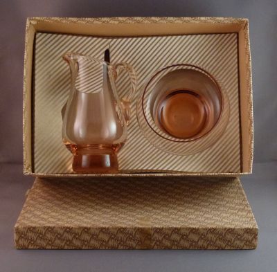 Romanian peach creamer and sugar
Original box
Keywords: blown;sold