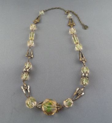 Rubina verde beads
Art Nouveau? 1910s/20s? Lost plating
Keywords: uranium