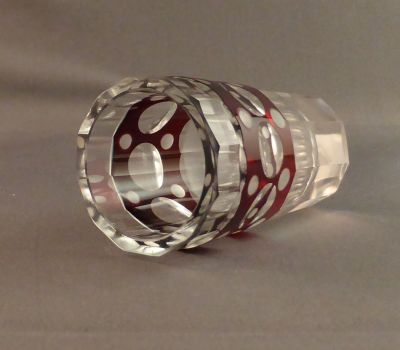 Ruby cut to clear shot glass
ground and polished rim
Keywords: sold;cut;barware