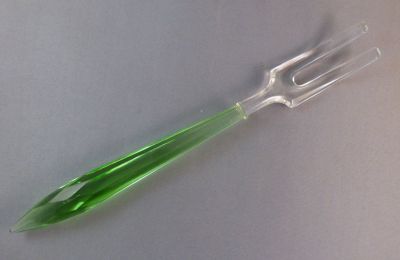 Salad server
Fork. Uranium handle
Keywords: cut;pressed;table