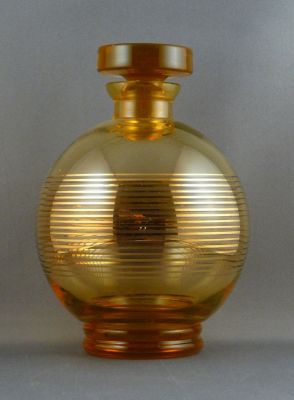 Amber uranium schnapps decanter
Semi-hollow stopper. Czech? Gilded
Keywords: barware;blown;czech;enamelgilt