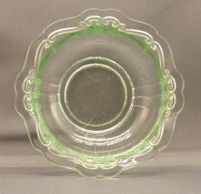 Pale green uranium scroll, dessert bowl
12 cm
Keywords: pressed;table