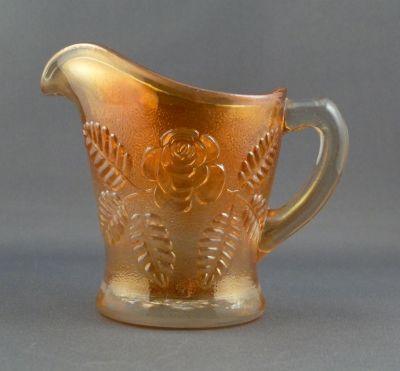 Serpentine rose milk jug
Marigold. Unknown. Likely English
Keywords: british;pressed;table