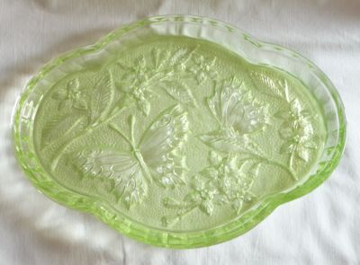 Sowerby 2552 Butterfly dressing table tray, green uranium
Tray
Keywords: british;sold;pressed;bathbed