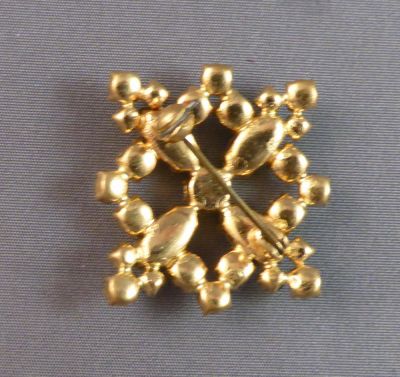 Brooch, light and dark green stones
Back
Keywords: sold