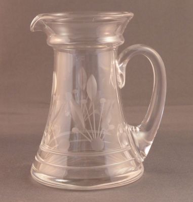 Stuart engraved water jug
Individual size for whisky drinkers
Keywords: blown;british;barware