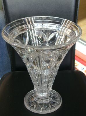 Stuart? large cut crystal vase
The form matches items in the 1927 catalogue
Keywords: sold;blown;cut;vase