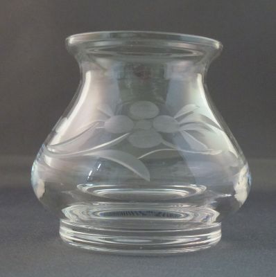 Stuart engraved lead crystal posy
marked
Keywords: blown;vase;cut;sold