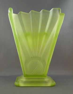 Sowerby sunray vase with flower holder
Registered number 790213. Large
Keywords: pressed;british;vase