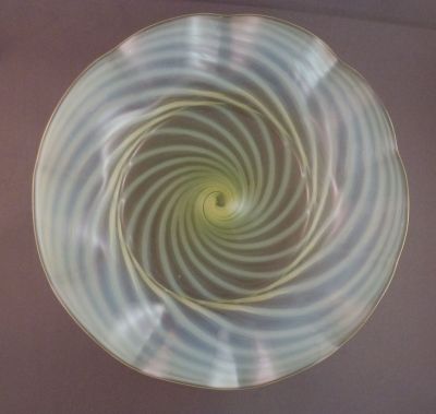 Walsh Walsh opalescent swirl large bowl
Designed to have a stand? Doesn't stand flat
Keywords: blown;british;table
