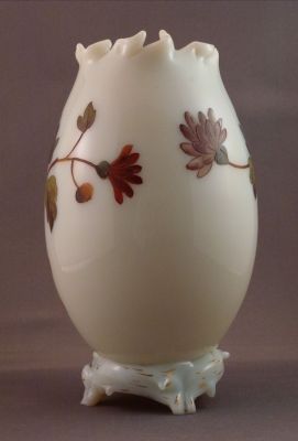 Tall custard glass rose bowl
Designed to look like porcelain
Keywords: blown;enamelgilt;vase