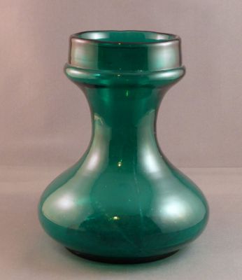 Teal green Tye-shape hyacinth vase
Fire polished rim
Keywords: blown;vase