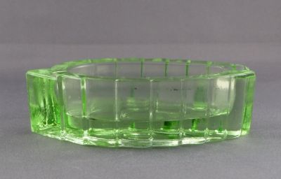 Thistle green uranium personal ashtray
Czech?
Keywords: czech;pressed