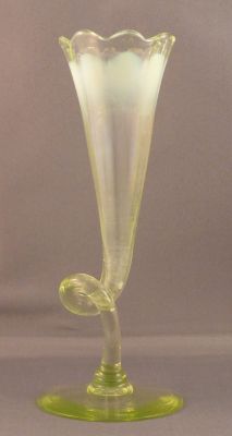 Trumpet vase
Water stained
Keywords: british;blown;vase