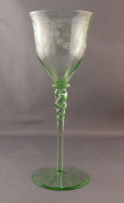 Twisted stem etched white wine glass
Everted rim
Keywords: bottle;barware
