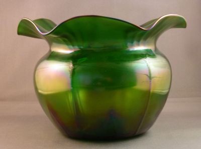 Walsh Walsh tulip and leaf green vase
Large
Keywords: blown;vase