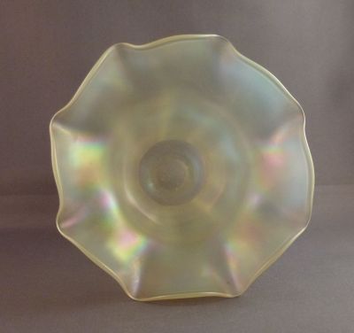 Walsh Walsh canary opalescent mother of pearl vase
Eight-rib mould
Keywords: blown;british;vase