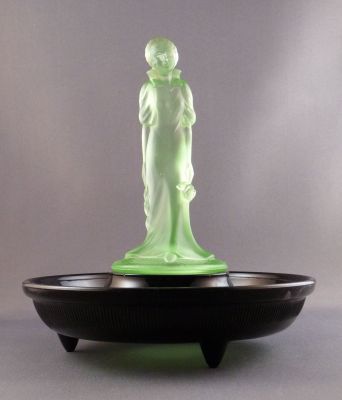 Walther Lilli in Piccolo bloom trough
Other figures fit
Keywords: uranium;german;figure;centrepiece;sold