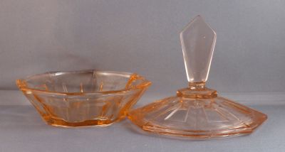 Walther dressing table set 4940- 
Bowl and lid
Keywords: bathbed;german;sold