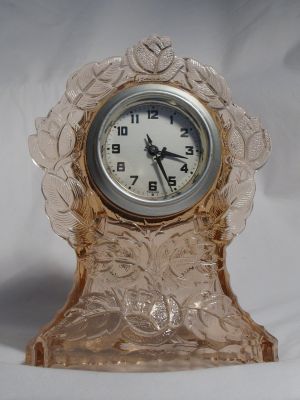 Walther Waltraut clock
Matches the dressing table set
Keywords: sold;pressed;bathbed;odd