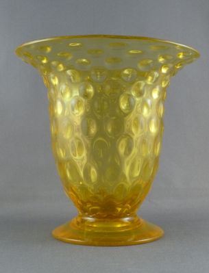 Webb pea mould vase
Sunshine Amber. Marked Webb made in England
Keywords: blown;british;vase